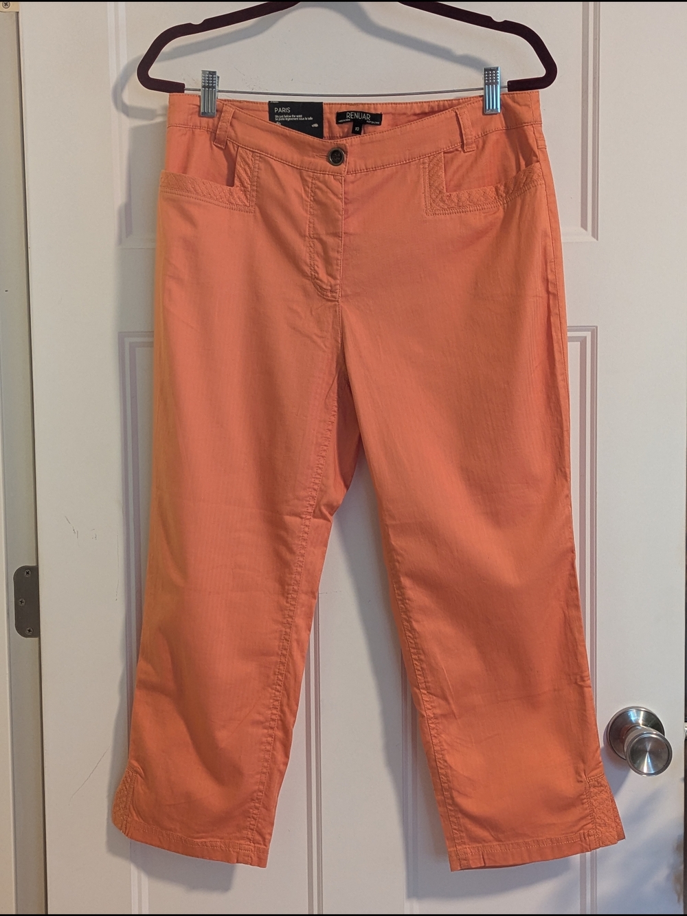NWT. Renuar Coral Orange Capris. Size 10.